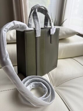 WE-AR4 The Bi Convertible Tote Bag